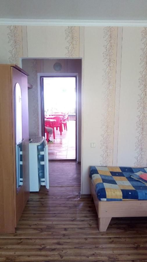 Гостевой дом Розовый домик Саки-12