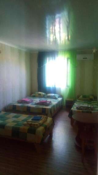 Гостевой дом Розовый домик Саки Трехместный номер «Комфорт» с душем-6