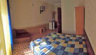 Гостевой дом Розовый домик Саки Двухместный номер Делюкс с 1 кроватью и дополнительной кроватью-5