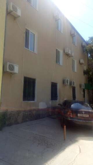 Гостевой дом Розовый домик Саки Трехместный номер «Комфорт» с душем-24