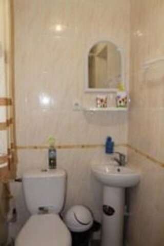 Гостевой дом Розовый домик Саки Двухместный номер Делюкс с 1 кроватью и дополнительной кроватью-20