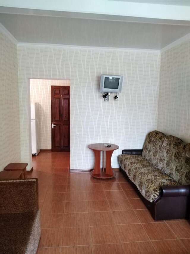 Гостевой дом Розовый домик Саки-8